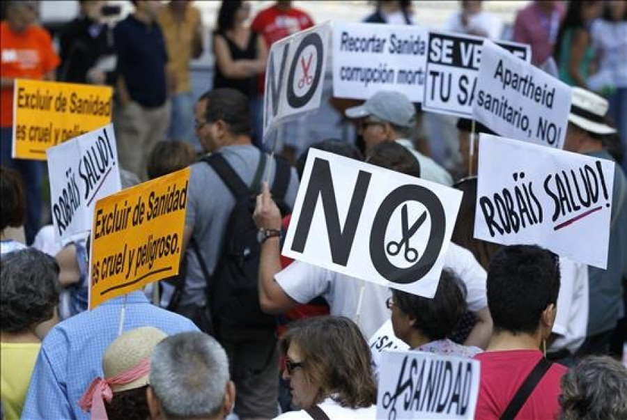 Un centenar de personas se reúne en Madrid en defensa de la sanidad pública