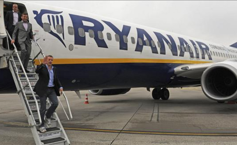 La huelga de tripulantes de cabina de Ryanair cancela varios vuelos que operaban en Santiago