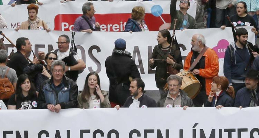 Miles de persoas reclaman en Santiago o dereito a vivir en galego “sen restricións”