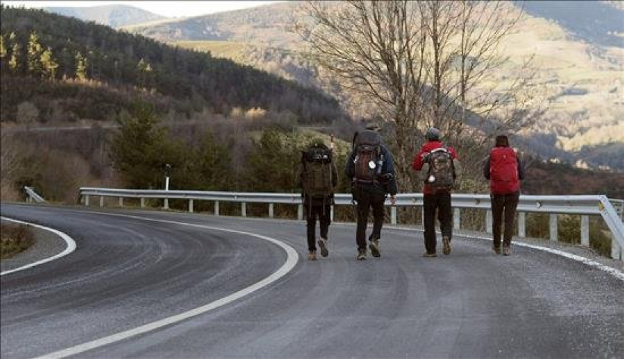 Extranjero, adulto y religioso, el perfil del peregrino a Compostela