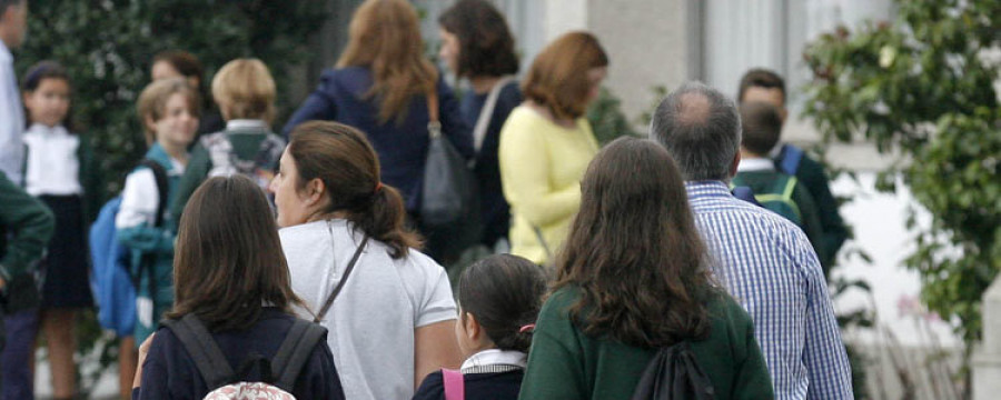 Las aulas de infantil, primaria y educación especial reciben el lunes a casi 200.800 escolares