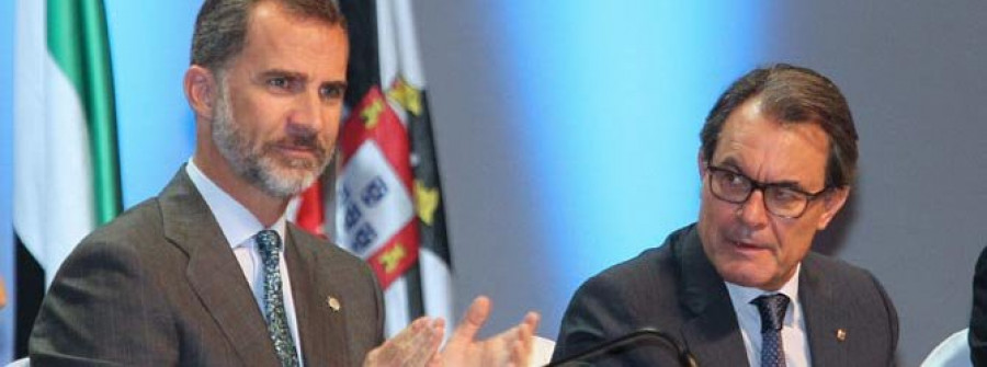 Felipe VI ensalza la Constitución y apela ante Artur Mas a que se “respete la ley”