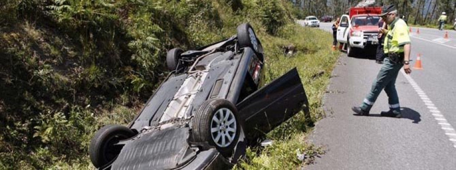 Siete personas resultan heridas en tres accidentes de tráfico registrados ayer en Galicia