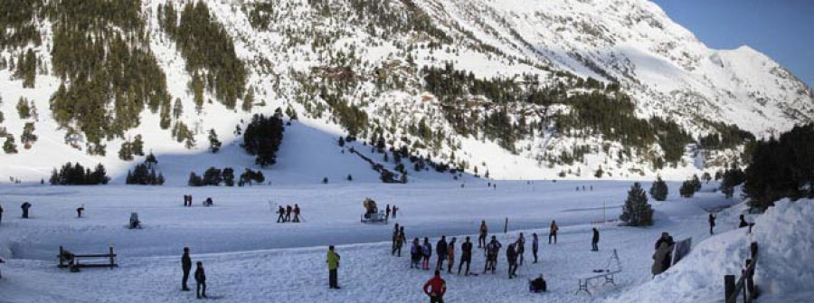 Unas 240 personas permanecen aisladas en el Pirineo oscense por los aludes