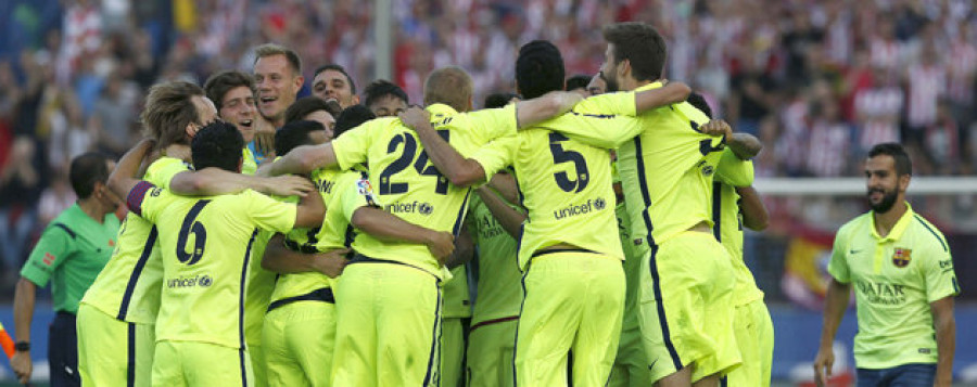 El Camp Nou, de fiesta para celebrar el título y despedir a Xavi