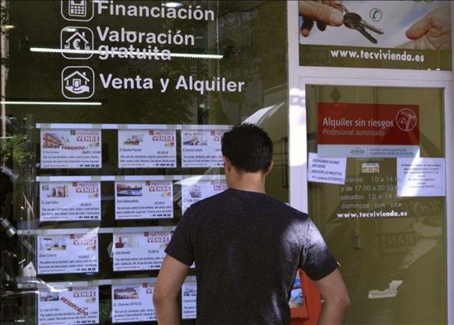 La compra de viviendas se dispara el 12,3 % en marzo y el precio cae un 7,5 por ciento