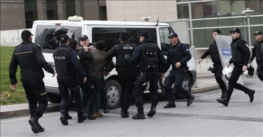 La policía turca detiene a 22 supuestos miembros del ultraizquierdista DHKP-C