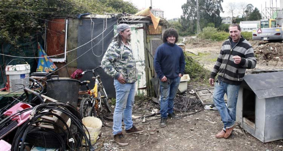 El rechazo vecinal frustra el traslado de chabolistas del poblado de A Pasaxe