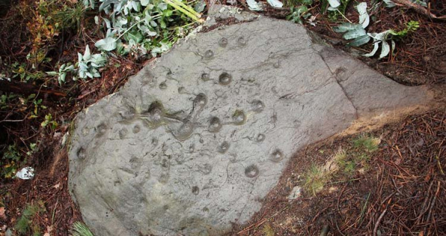 El municipio de Touro descubre su primer petroglifo