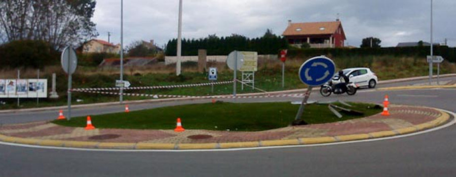 Desperfectos en Catro Camiños por un accidente