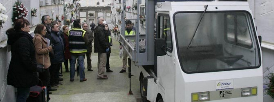 SOS Bebés Robados denuncia durante una exhumación que existen doce casos en A Coruña