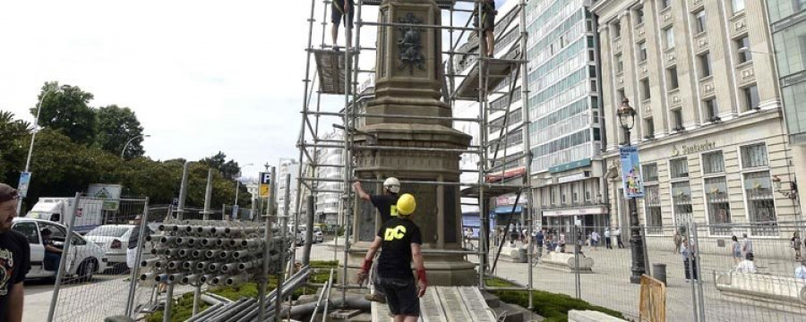 El Obelisco se libra de los andamios un mes después del inicio de la reparación de su reloj