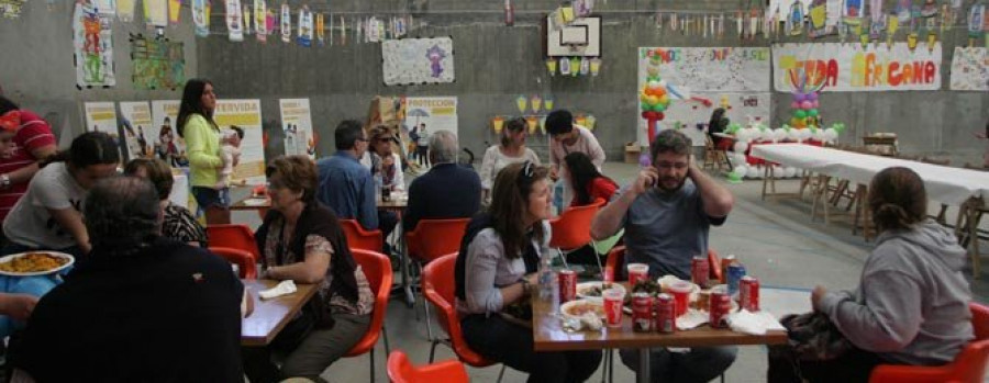 Cientos de personas participaron en la fiesta solidaria del  colegio  Calasanz