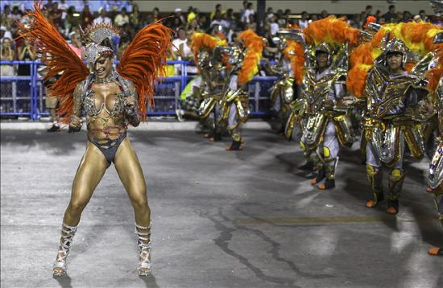 Medio millón de personas ponen punto y final al carnaval con el Monobloco