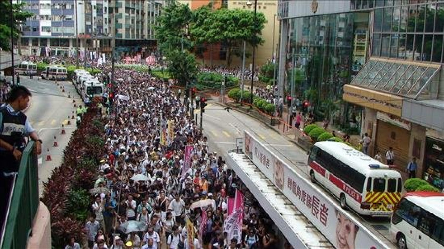Cientos de miles de hongkoneses marchan contra China y por el sufragio universal
