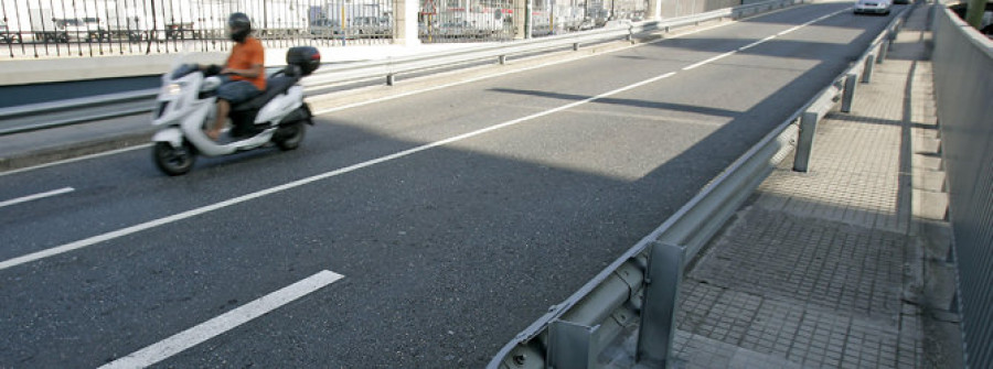 Las asociaciones de motoristas alertan del peligro en las carreteras coruñesas