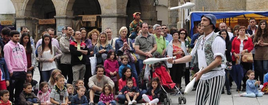 Las fiestas de verano toman las localidades del área a la espera  de que llegue el sol