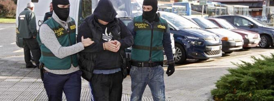 Relacionan a los detenidos en Arousa con un alijo de 400 kilos de cocaína