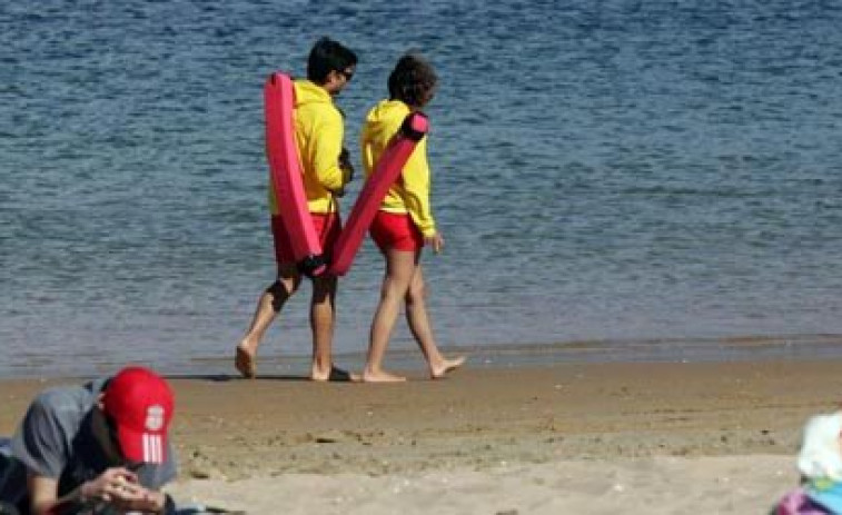 Bergondo saca a contratación 14 plazas para socorristas en las playas de Gandarío y O Pedrido