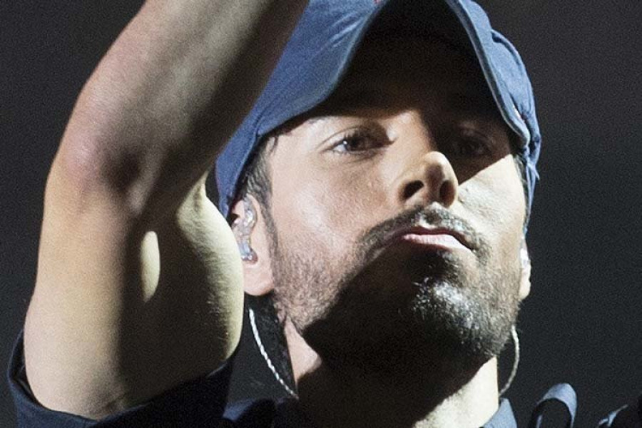 Enrique Iglesias estrena el vídeo de su nueva canción, “El baño”