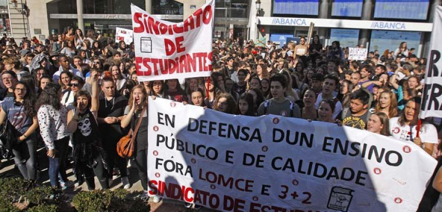 Masivo seguimiento en A Coruña de la huelga contra las reválidas y la Lomce