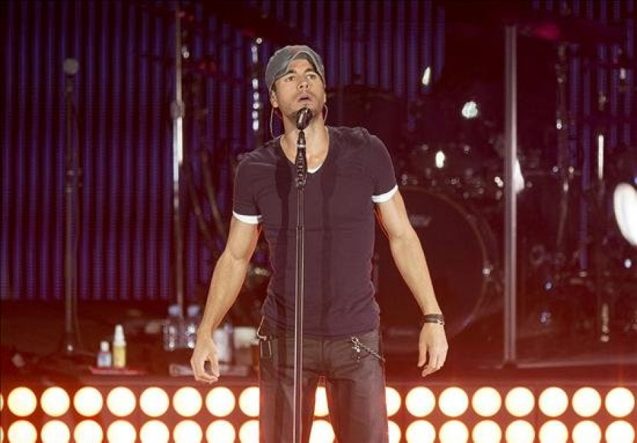Enrique Iglesias gana dos Premios Tu Mundo gracias al éxito de "Bailando"