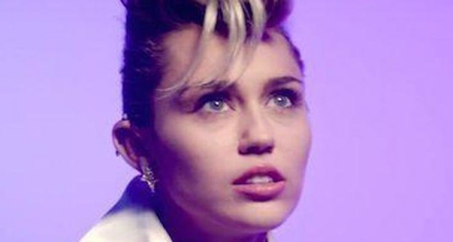 Miley Cyrus se desnuda para el libro del artista David LaChapelle