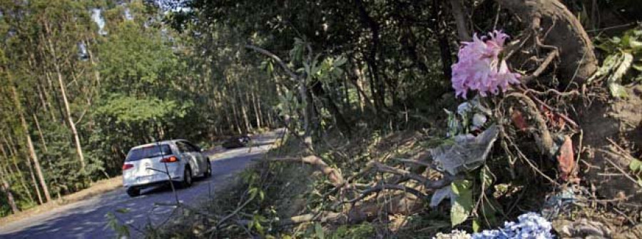 Multitudinaria despedida a las víctimas en Cambre y Carral