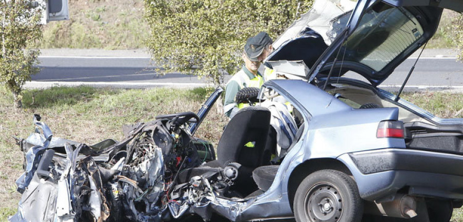 Fallece un joven que conducía en sentido contrario por la autovía A-54 en Santiago