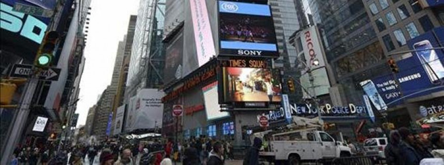 El "pop art" de Andy Warhol inunda las pantallas de Times Square