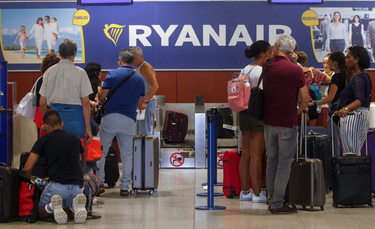 Dos vuelos con retraso en Santiago en la nueva jornada de huelga de Ryanair