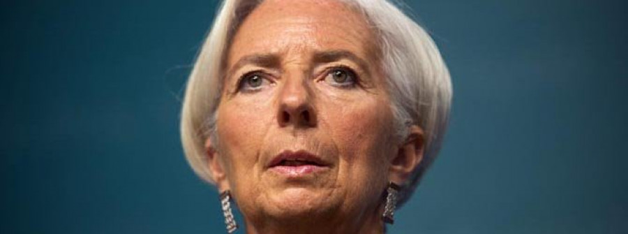 Lagarde, imputada por corrupción en Francia, descarta dimitir del FMI