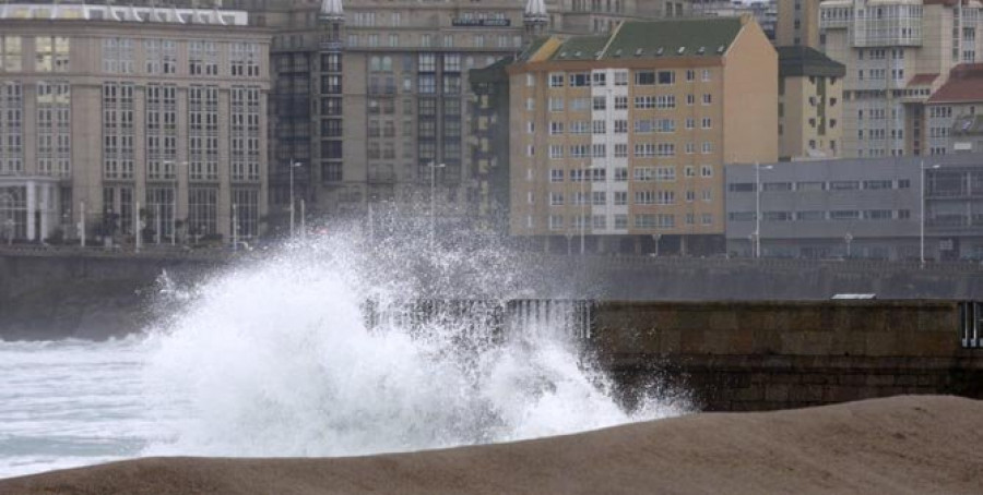 El viento, las olas y las nevadas provocarán la alerta en 26 provincias este domingo