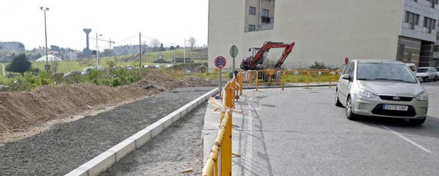 El Ayuntamiento construye aceras en la calle de Bergondo, en O Castrillón