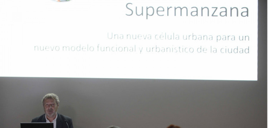 Salvador Rueda incluirá otras vez las supermanzanas en el plan de Movilidad