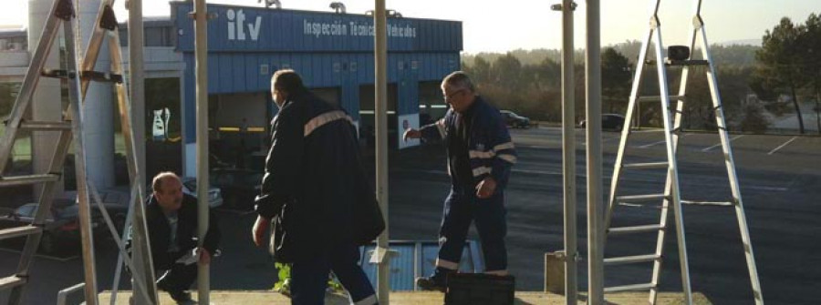 La seguridad vial se refuerza con la colocación de modernas marquesinas