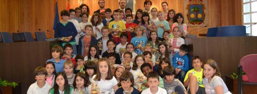 CAMBRE-Medio centenar de alumnos del colegio Portofaro asiste a un pleno infantil