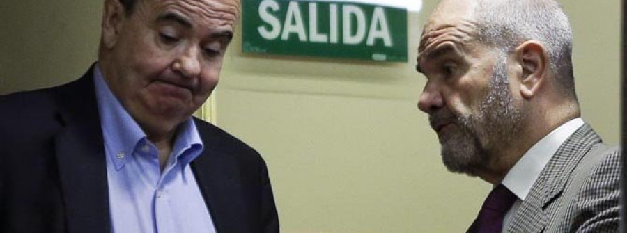 Chaves renuncia a su acta de diputado al ser imputado con Griñán por los ERE