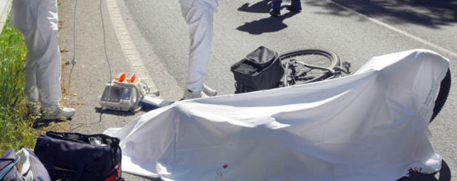 Hallan a un ciclista muerto en el arcén de una carretera de Cambre