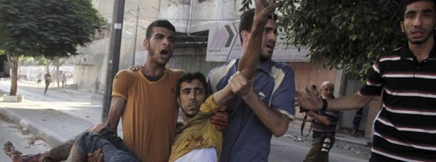 Gaza vive una nueva jornada sangrienta mientras Israel acuerda seguir con su ofensiva