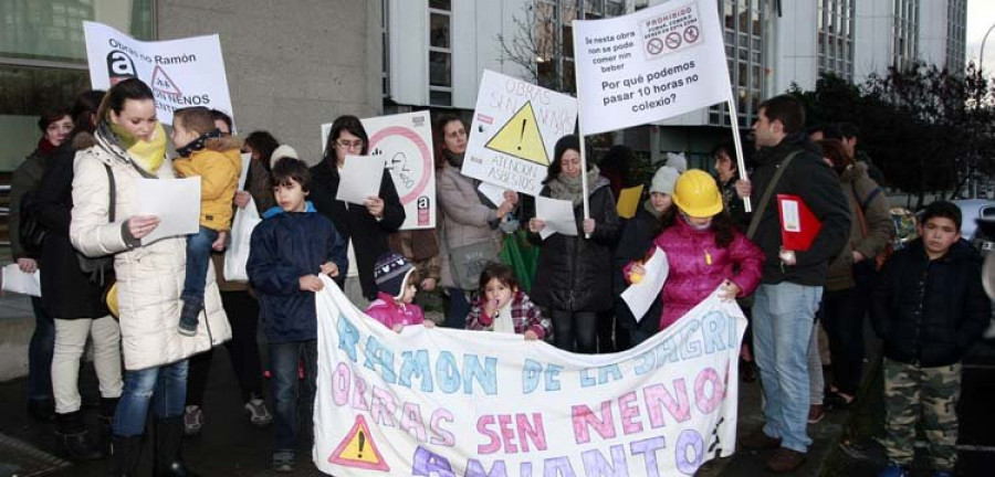 La protesta por las obras en el Ramón de la Sagra llega a 
la sede de Educación