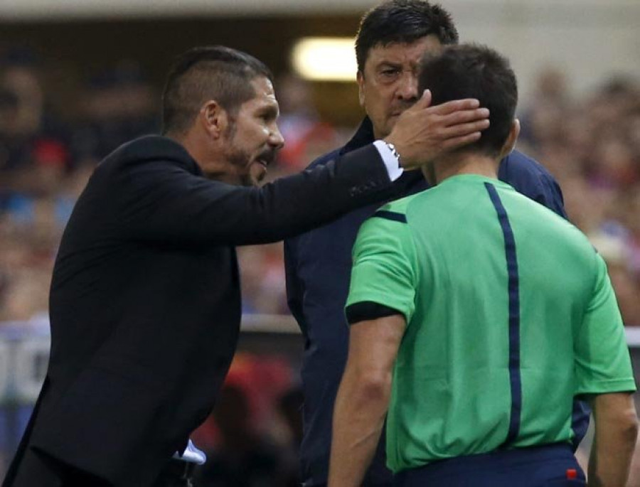 Diego Simeone, suspendido con ocho encuentros por cuatro sanciones