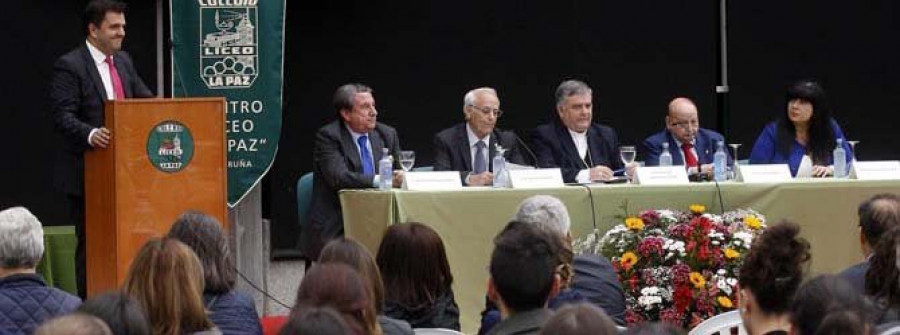 Monseñor Rodríguez Carballo visita el Liceo por su 50 aniversario