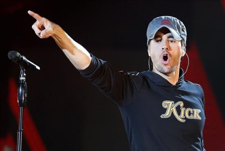 Enrique Iglesias enfrenta cargos por conducir en Miami con carné suspendido