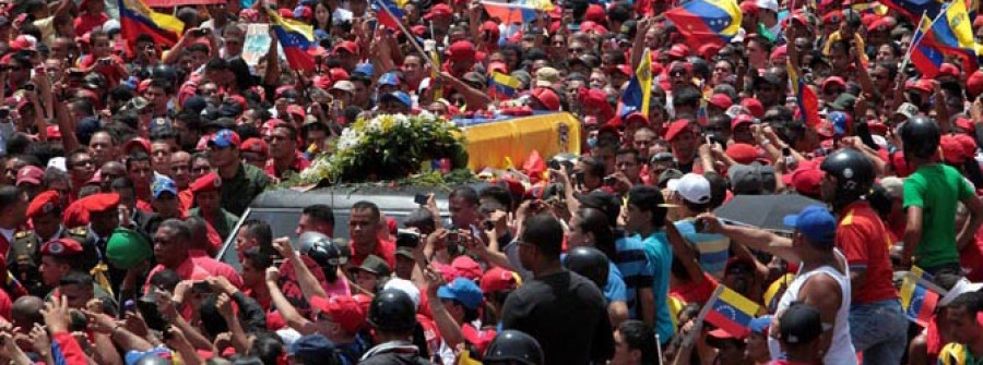 Una multitud desconsolada despide a Chávez en las calles de Caracas