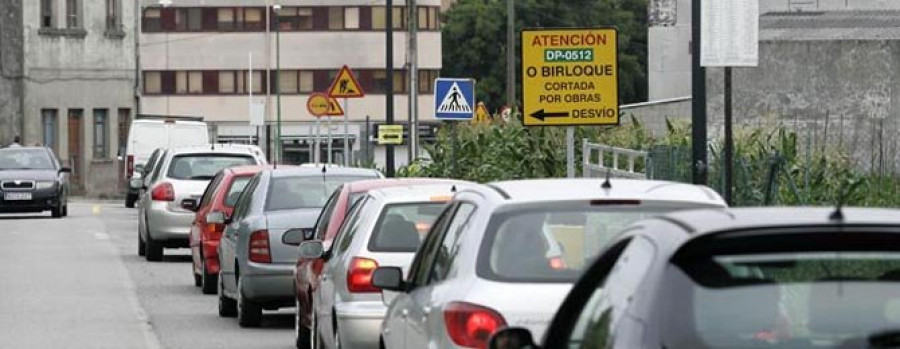 El primer día de corte de la carretera de Mesoiro provoca importantes retenciones