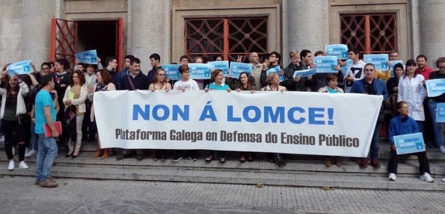 La comunidad escolar manifiesta en toda Galicia su rechazo a la reválida