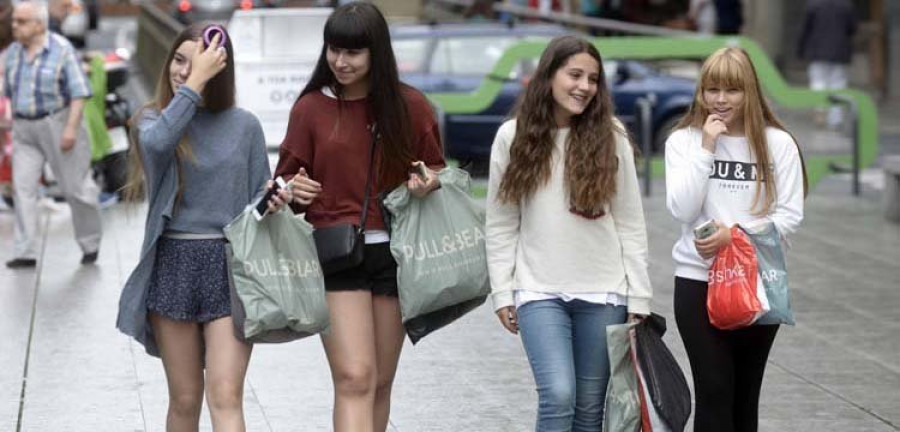 La primera jornada de rebajas pasea descuentos de hasta el 50% en artículos de temporada