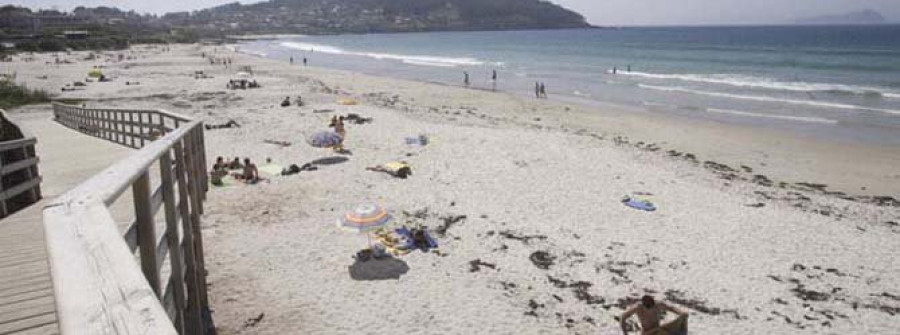 Galicia pierde el liderato en playas con bandera azul al caer a las 123