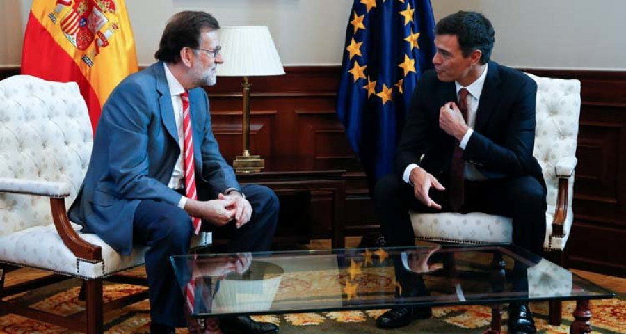 Sánchez garantiza a Rajoy su apoyo contra el desafío independentista